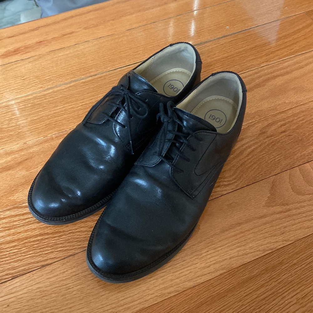 Dress shoes